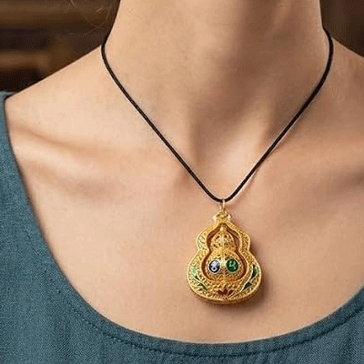 Om Mani Padme Hum Mantra Engraved Wu Lou Calabash Fengshui Bottle Gourd Shaped Rotating Pendant - Image 2